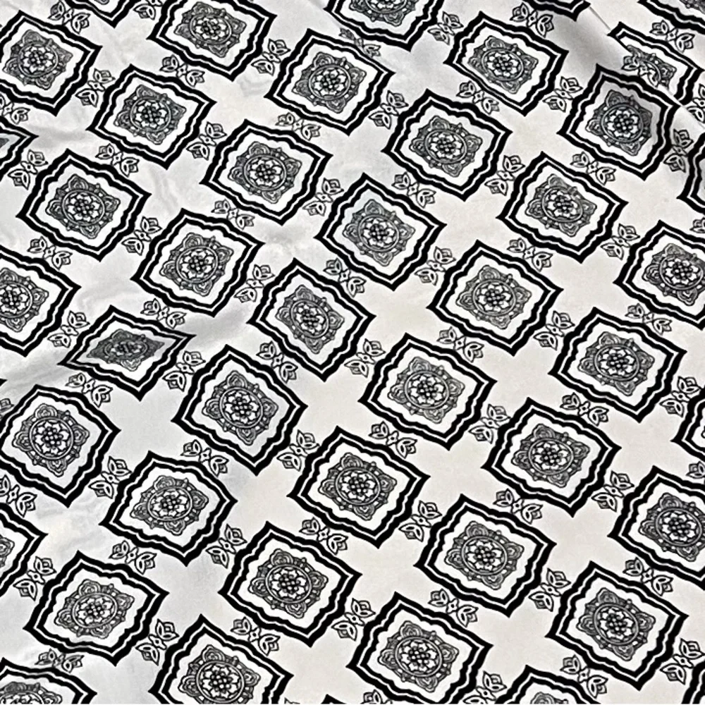 🍄Vintage Patterned Black White Women’s Scarf Shawl Necktie Headscarf